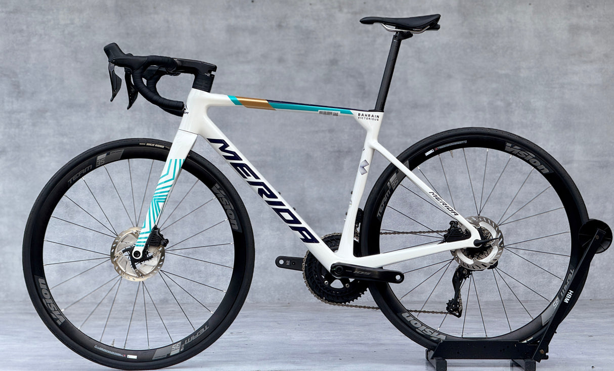 Merida Scultura 5000 Racefiets Carbon 105 Di2 2025