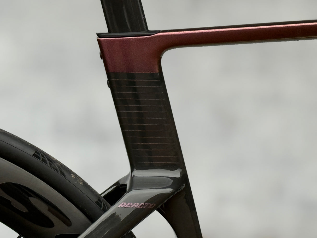 Merida Reacto 8000 Road Bike Carbon Ultegra (Glossy Black/Rainbow Purple)