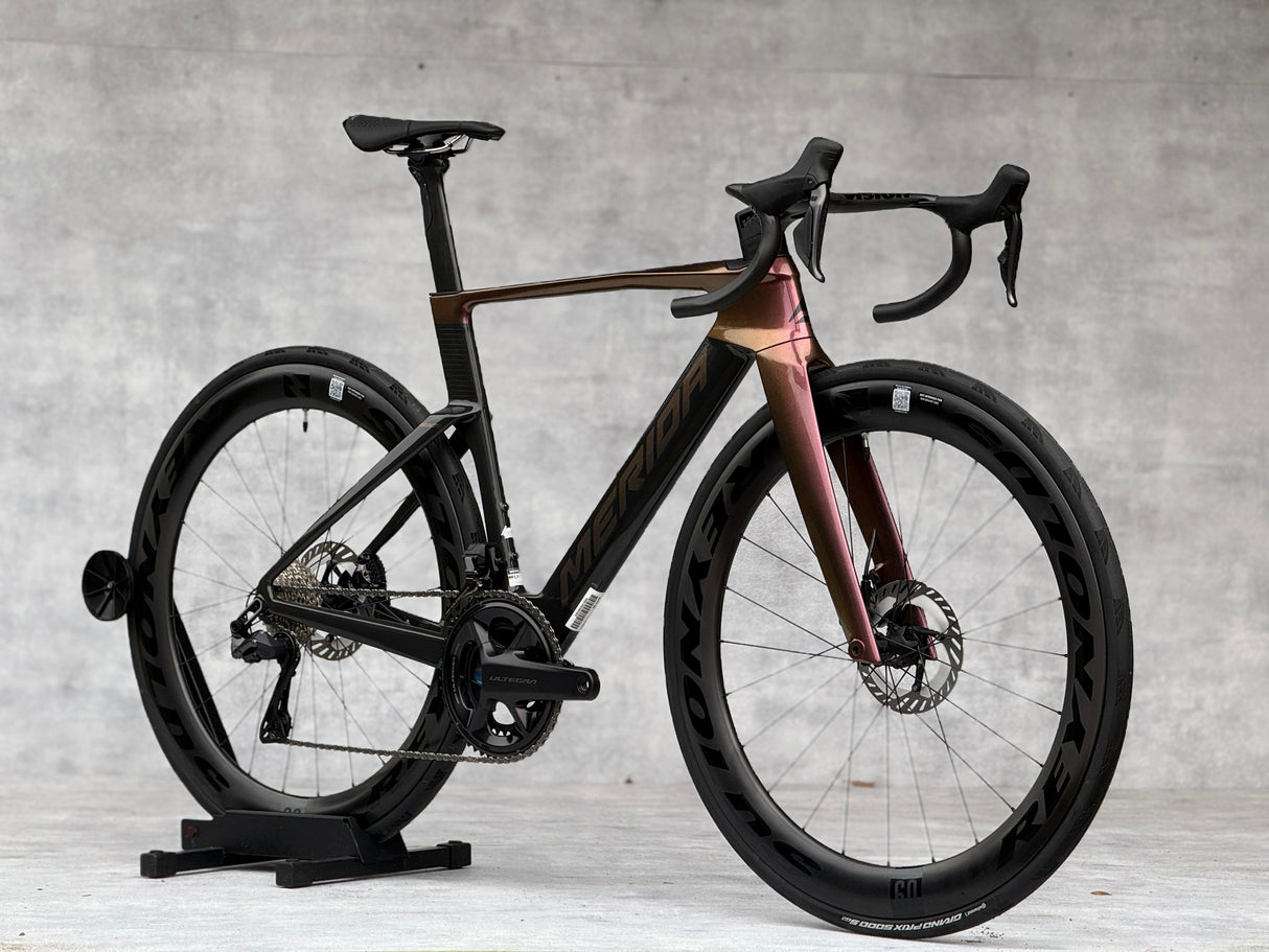 Merida Reacto 8000 Road Bike Carbon Ultegra (Glossy Black/Rainbow Purple)