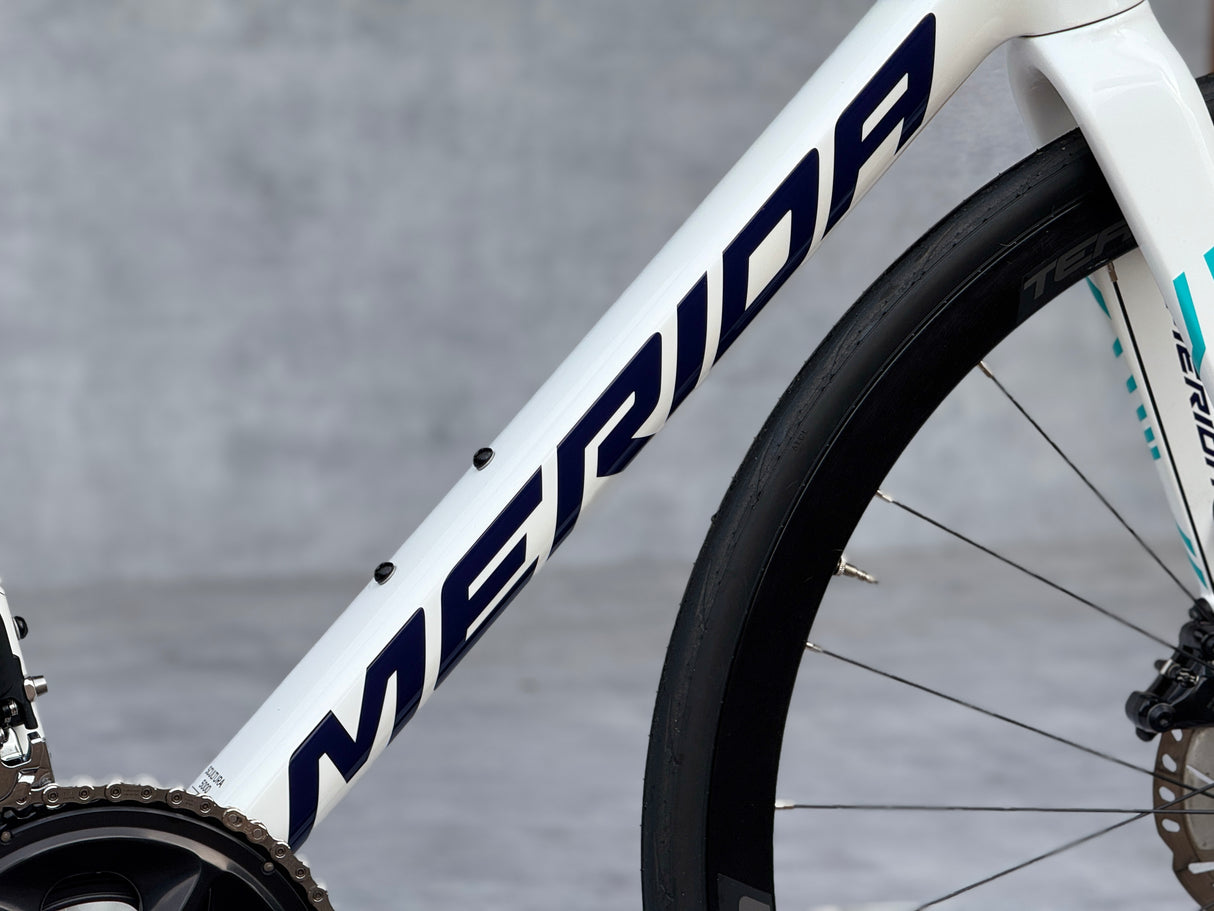 Merida Scultura 5000 Racefiets Carbon 105 Di2 2025